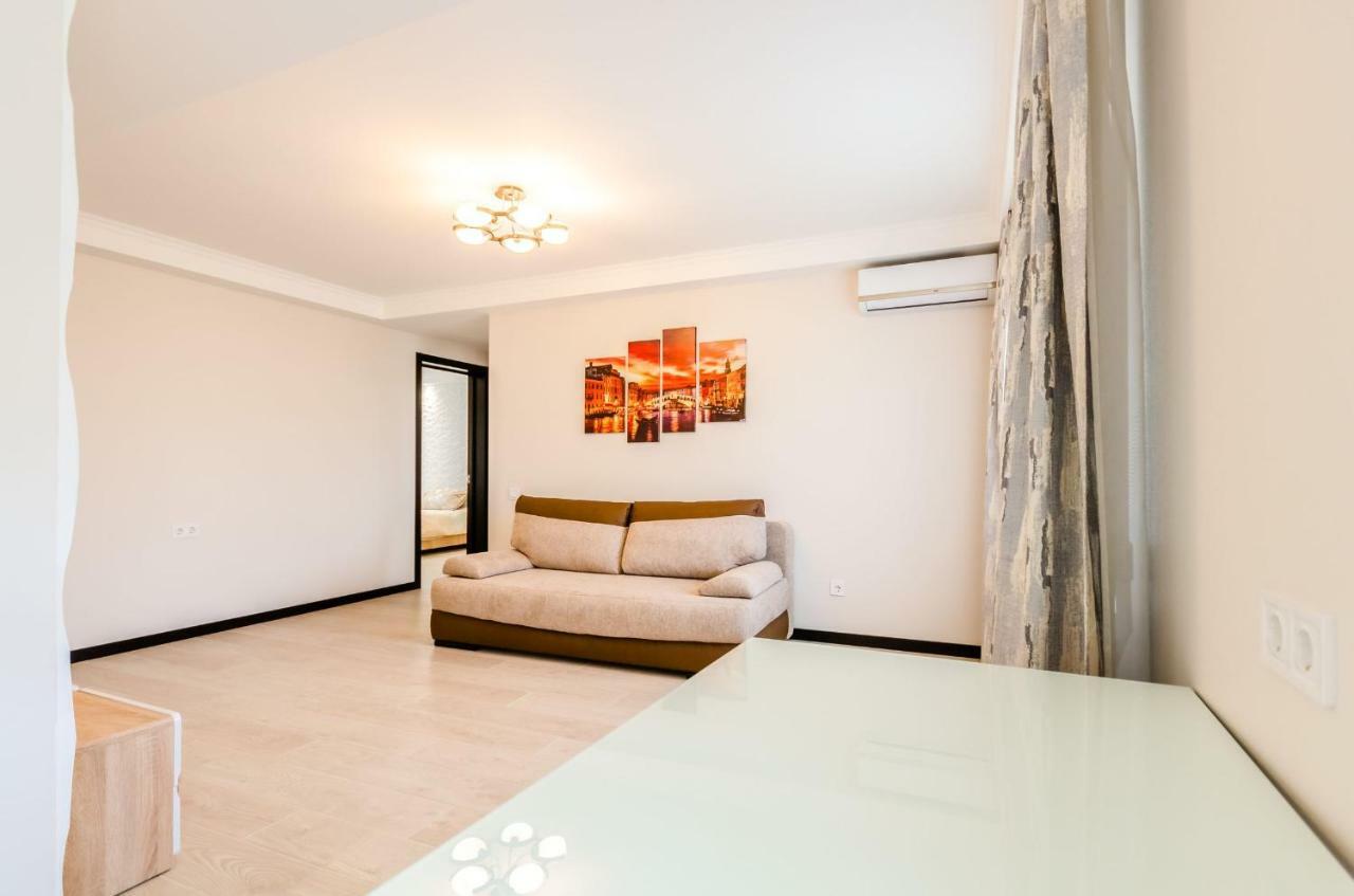 Artal Apartment On Obolonsky Avenue 16A Kiev Luaran gambar
